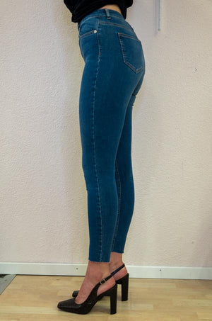 
                  
                    Charger l&amp;#39;image dans la galerie, Jeans bleu foncé coupé - Flow Fashion 
                  
                